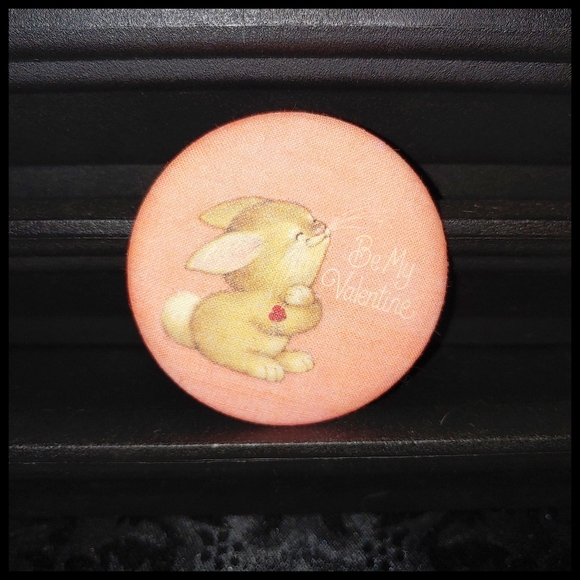 Hallmark Jewelry - Vintage Hallmark Be My Valentine Bunny Button